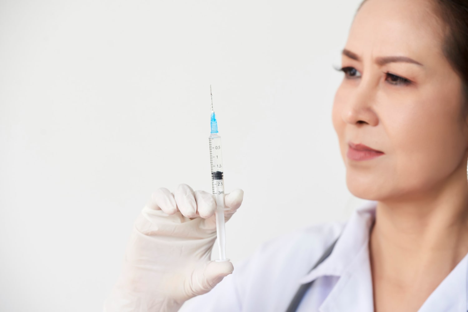 Injectable Platelet-Rich Fibrin being used in dental surgery to enhance healing and tissue regeneration, showcasing its application in modern dentistry.